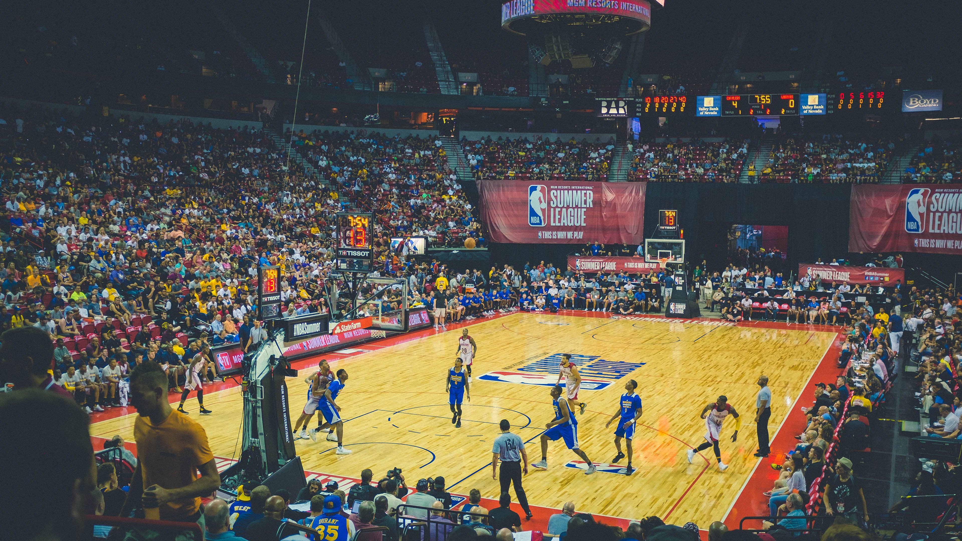 布克带领太阳开局打出十二比零高潮，布克 太阳