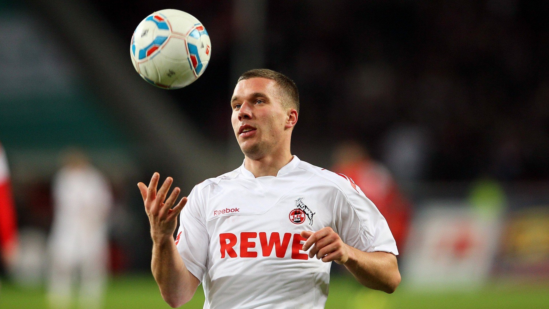 球员训练日常首次公开,职业球员训练强度多大