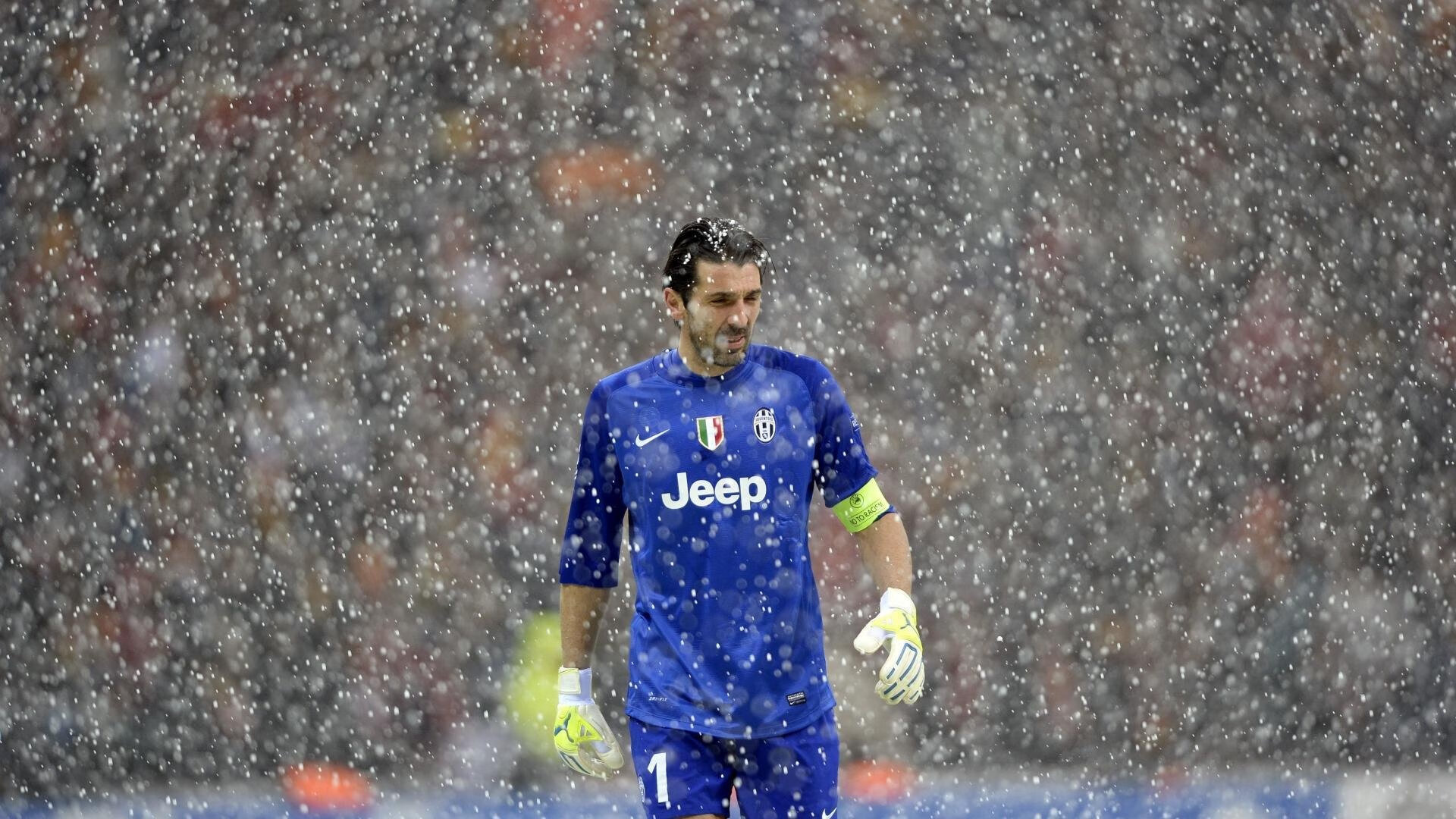 爱游戏在线登录入口-世界足球年鉴发布，盘点年度精彩时刻，世界足坛经典比赛